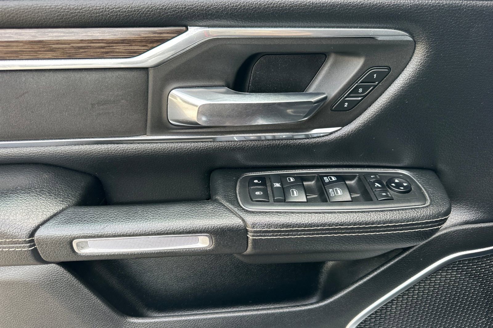 Used 2019 RAM 1500 Laramie RWD image 11