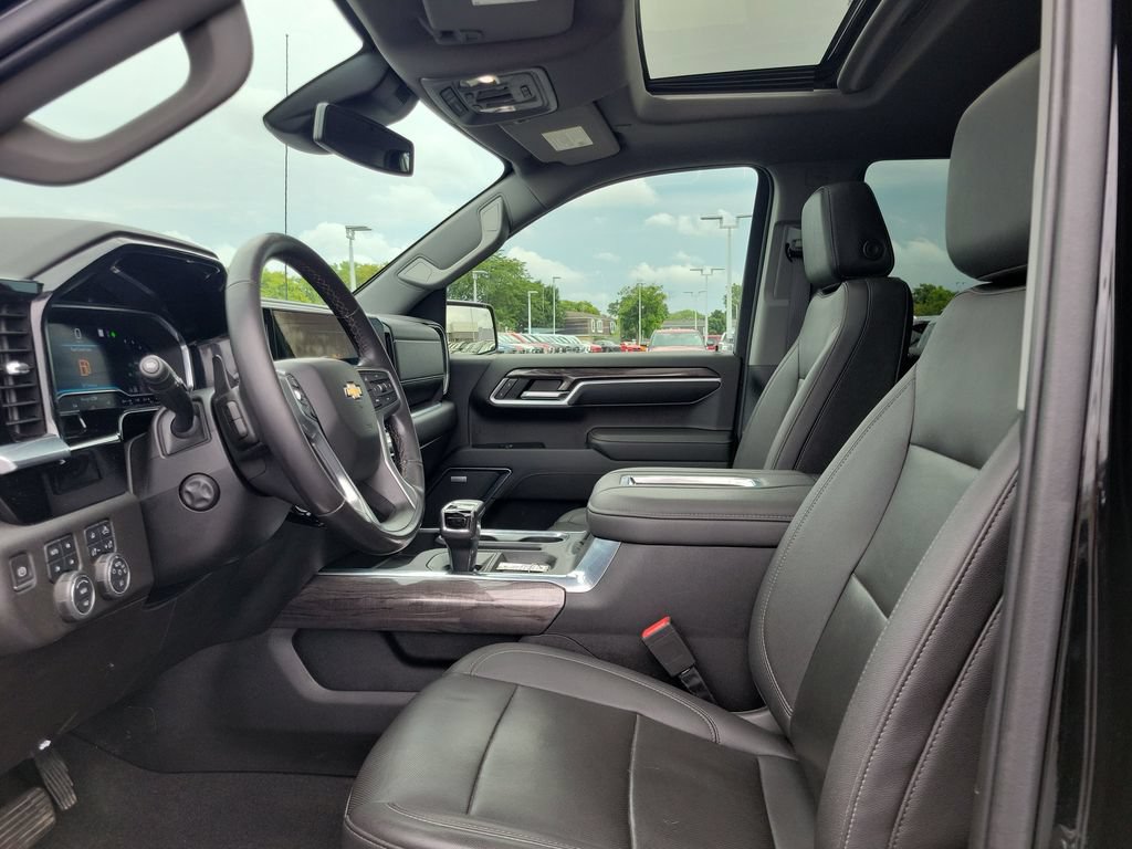 Used 2022 Chevrolet Silverado 1500 LTZ w/ LTZ Convenience Package II AWD/4WD image 18