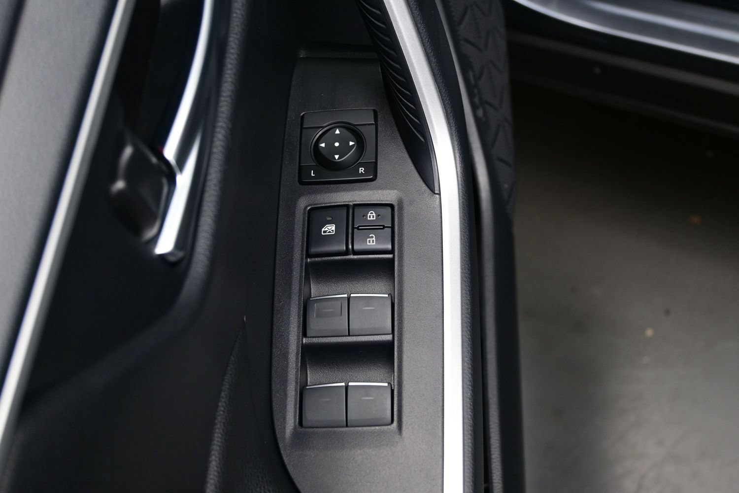 Used 2023 Toyota RAV4 XLE w/ XLE Grade Weather Package AWD/4WD image 10