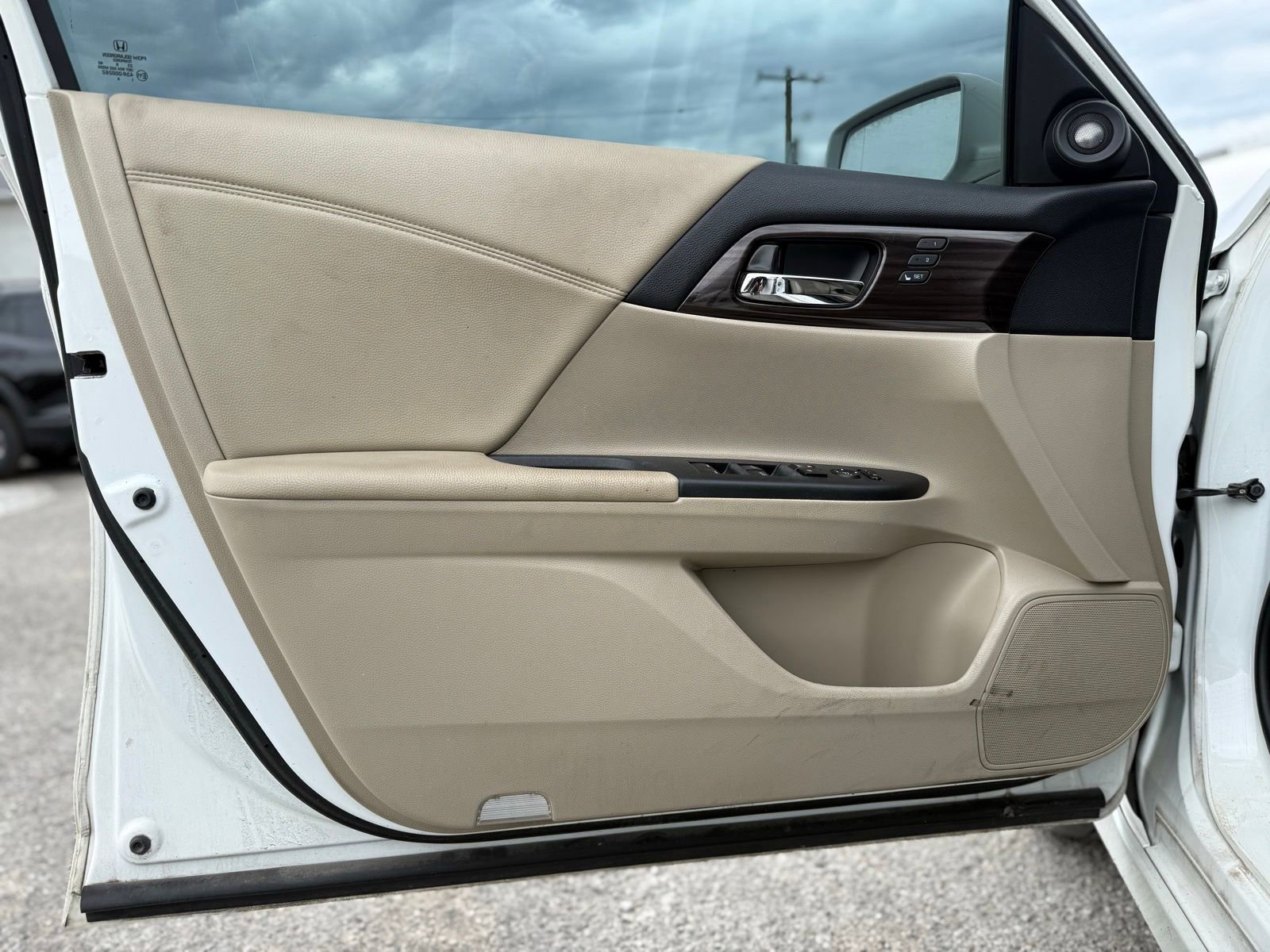 Used 2016 Honda Accord Touring image 10
