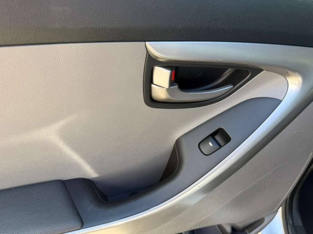 Used 2013 Hyundai Elantra GLS FWD image 17
