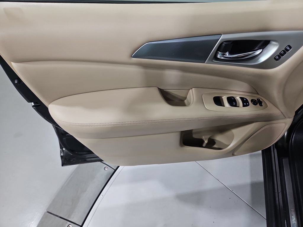Used 2018 Nissan Pathfinder SL AWD/4WD image 11