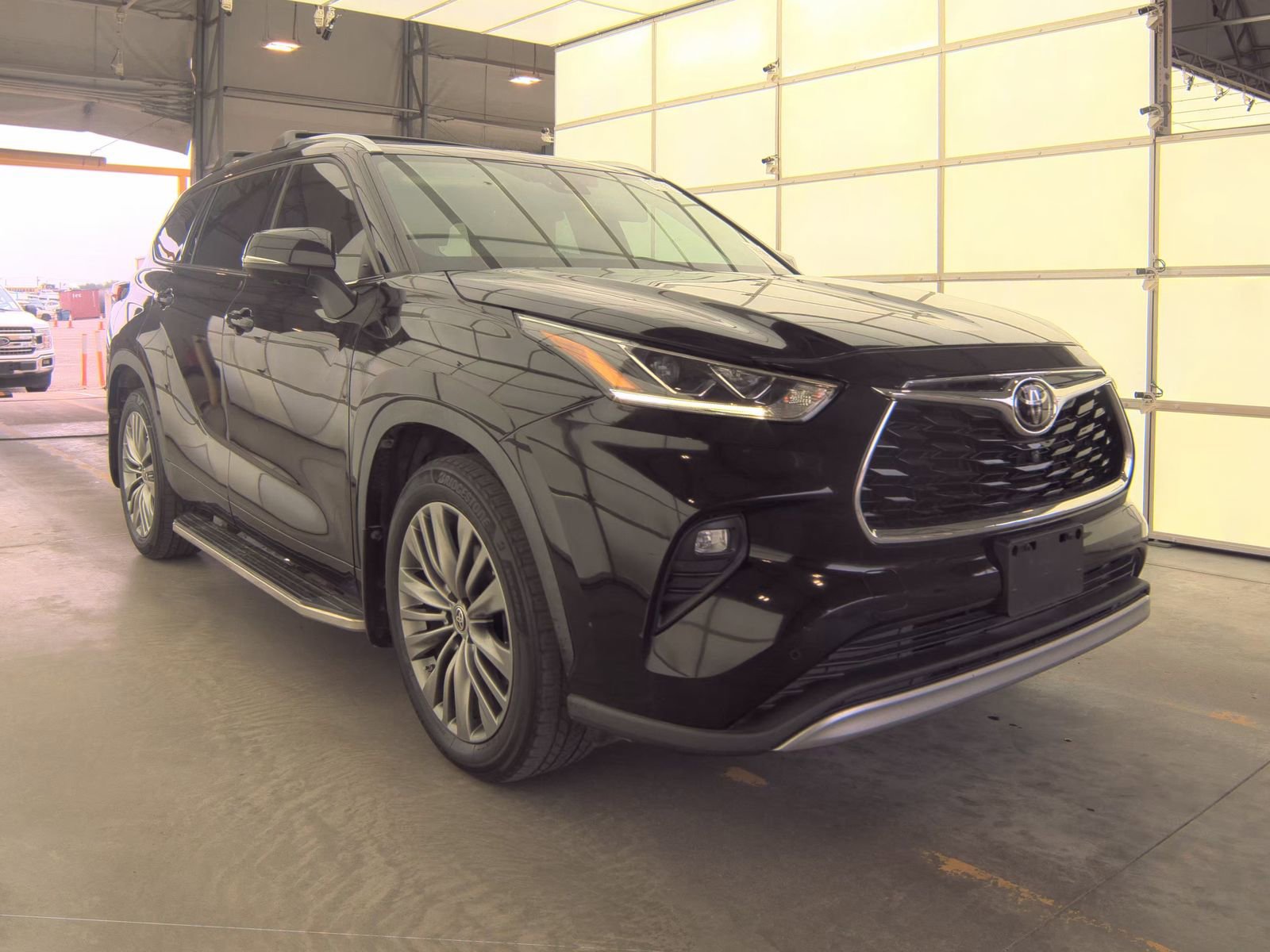 Used 2020 Toyota Highlander Platinum FWD image 6