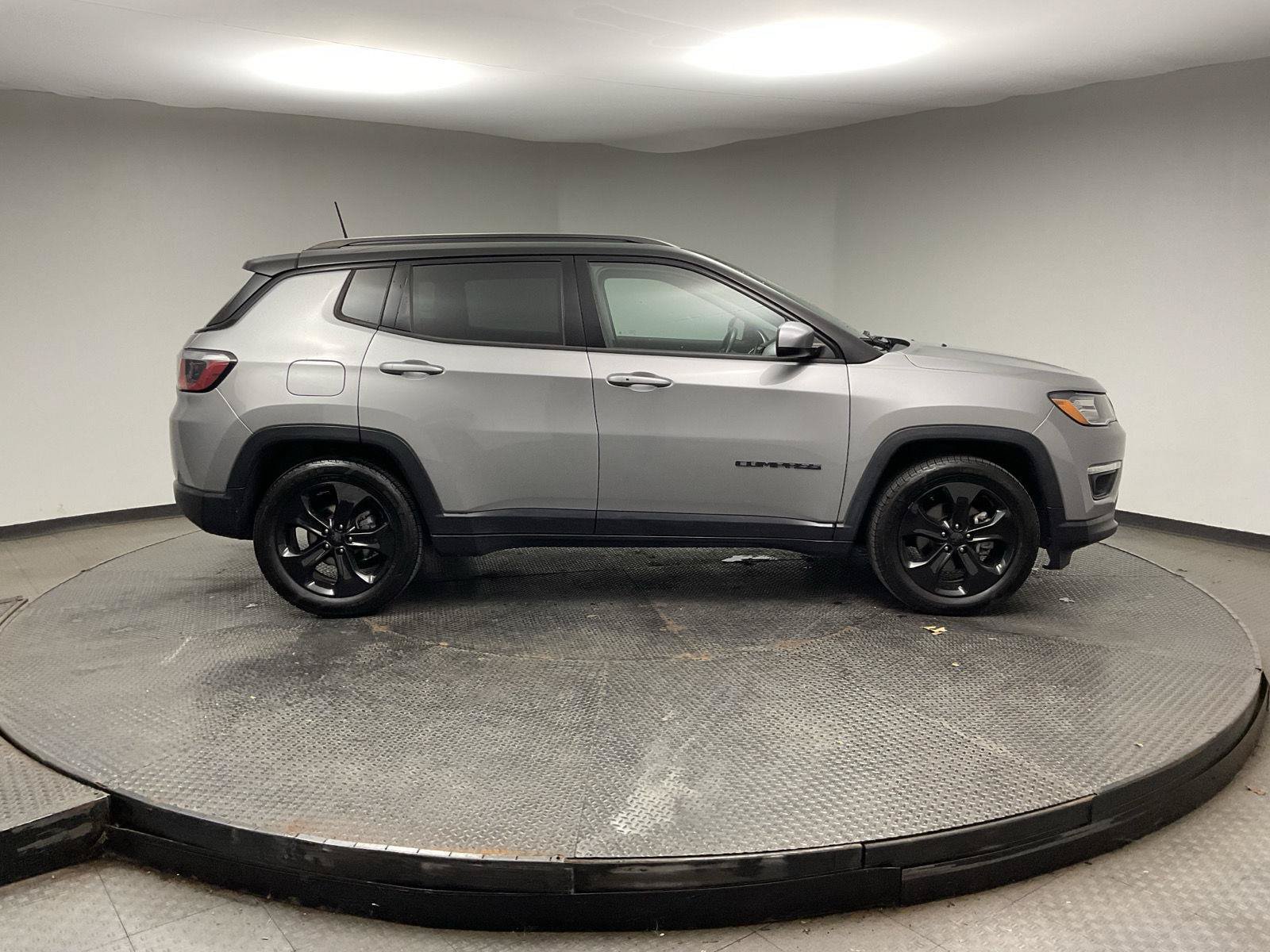 Used 2019 Jeep Compass Latitude FWD image 8