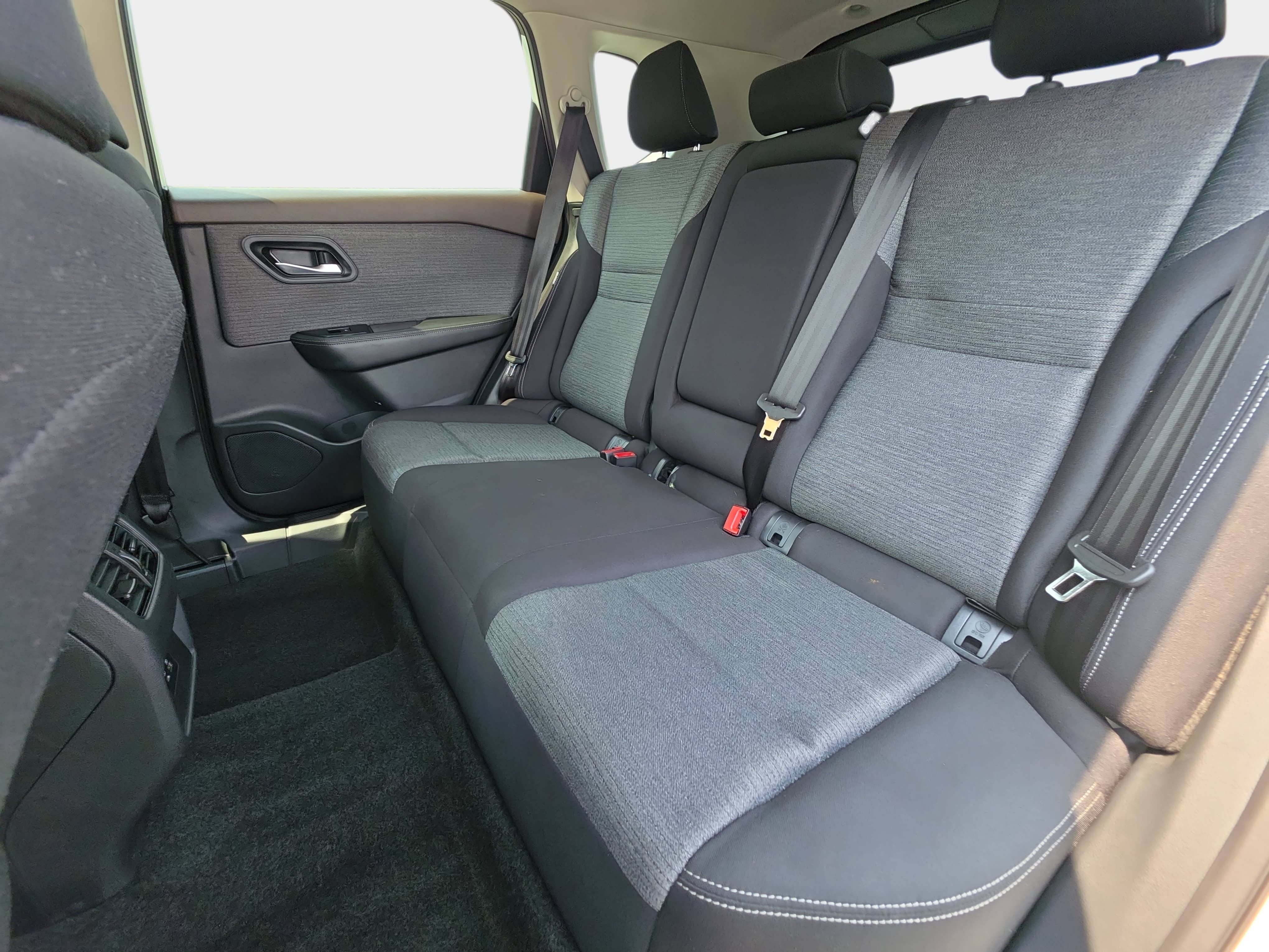 Used 2023 Nissan Rogue SV FWD image 13