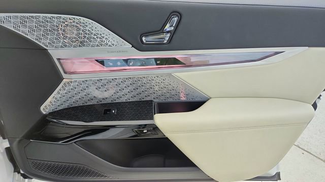 Used 2023 BMW i7 xDrive60 w/ Executive Package 2 image 24