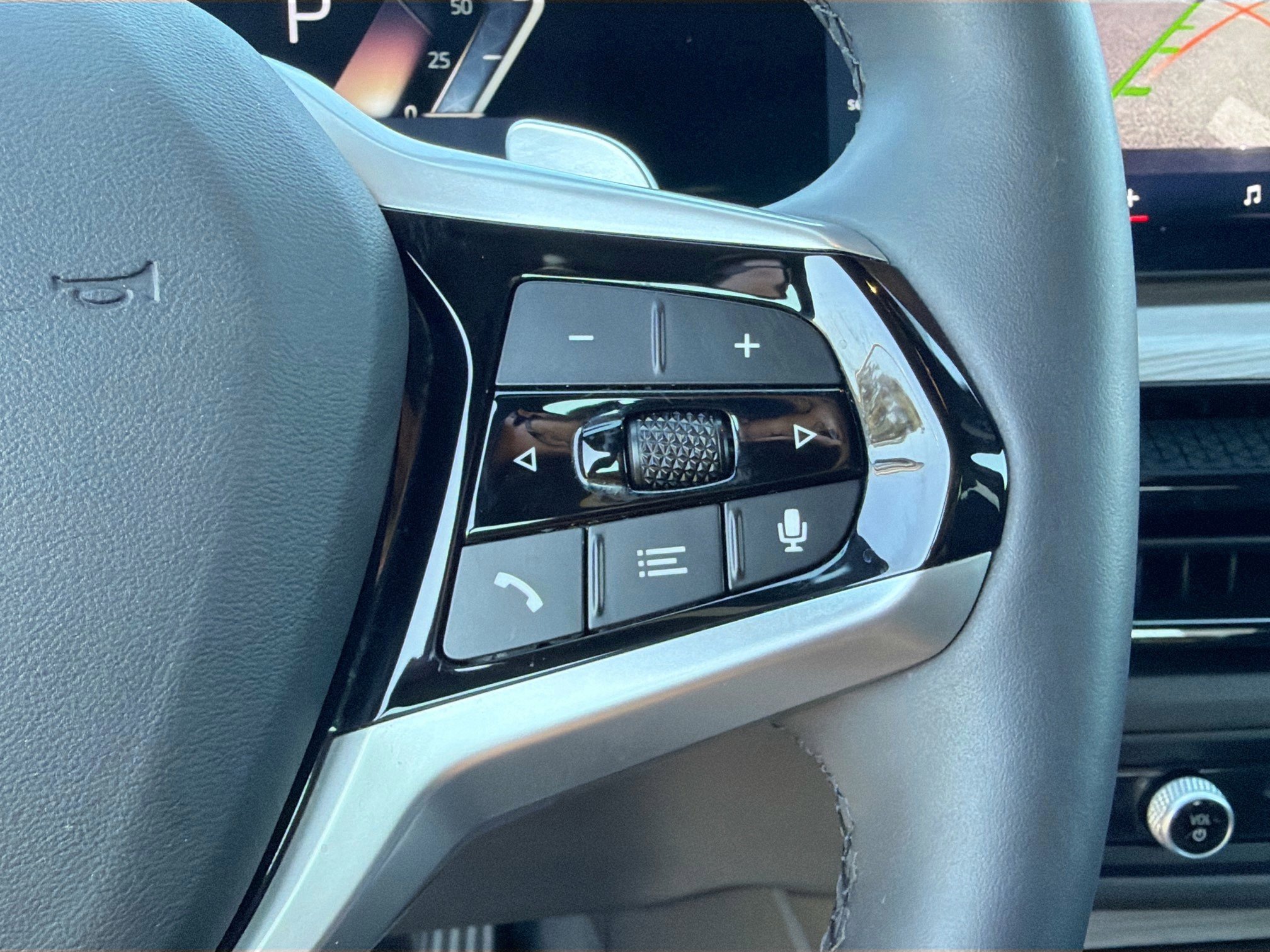 Used 2025 BMW 330i Sedan image 38