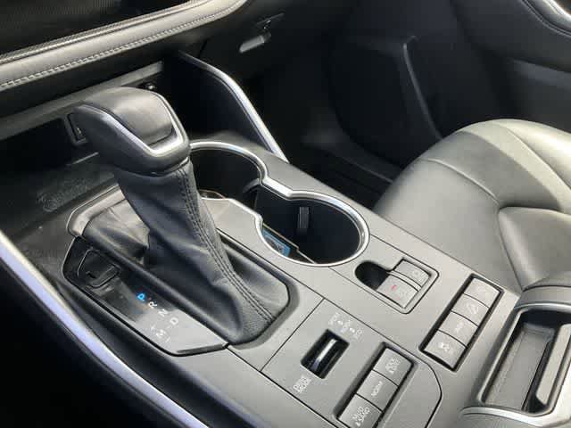 Used 2022 Toyota Highlander XLE AWD/4WD image 24