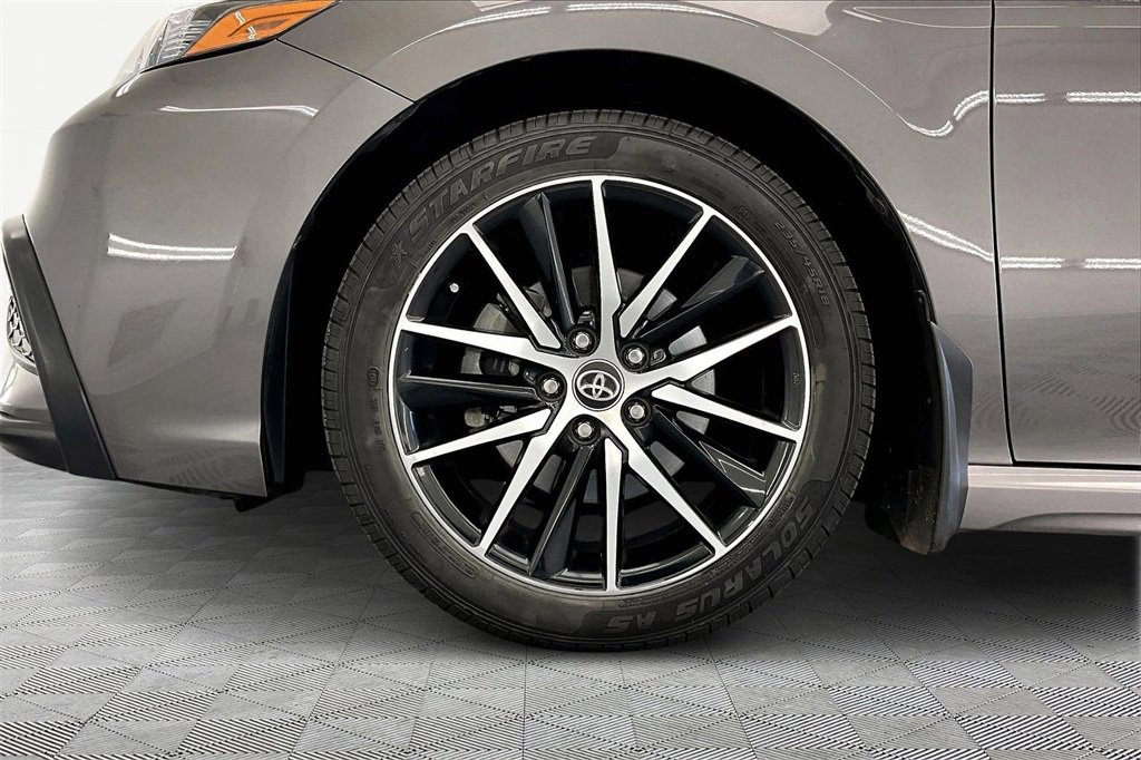Used 2023 Toyota Camry SE image 9