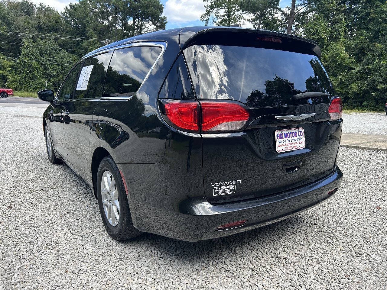 Used 2023 Chrysler Voyager LX FWD image 3