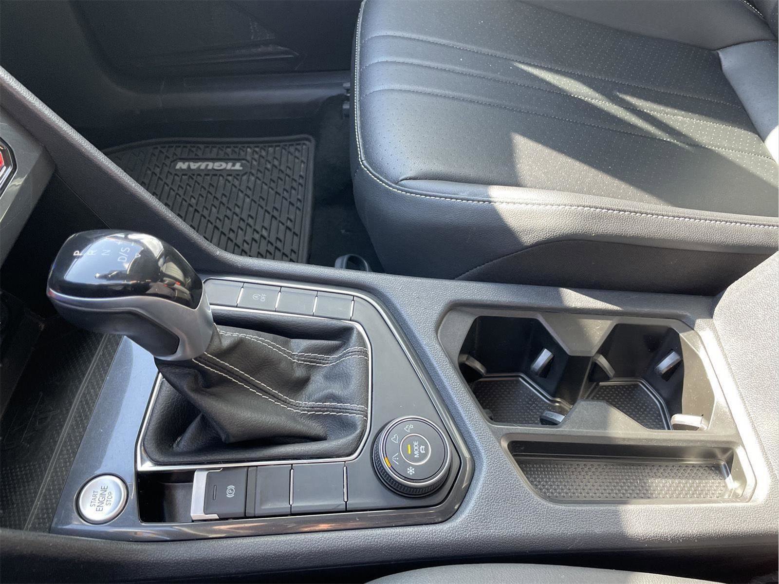 Used 2023 Volkswagen Tiguan SE AWD/4WD image 31