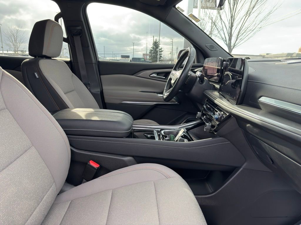 Used 2024 Chevrolet Traverse LT w/ Enhanced Driving Package image 38