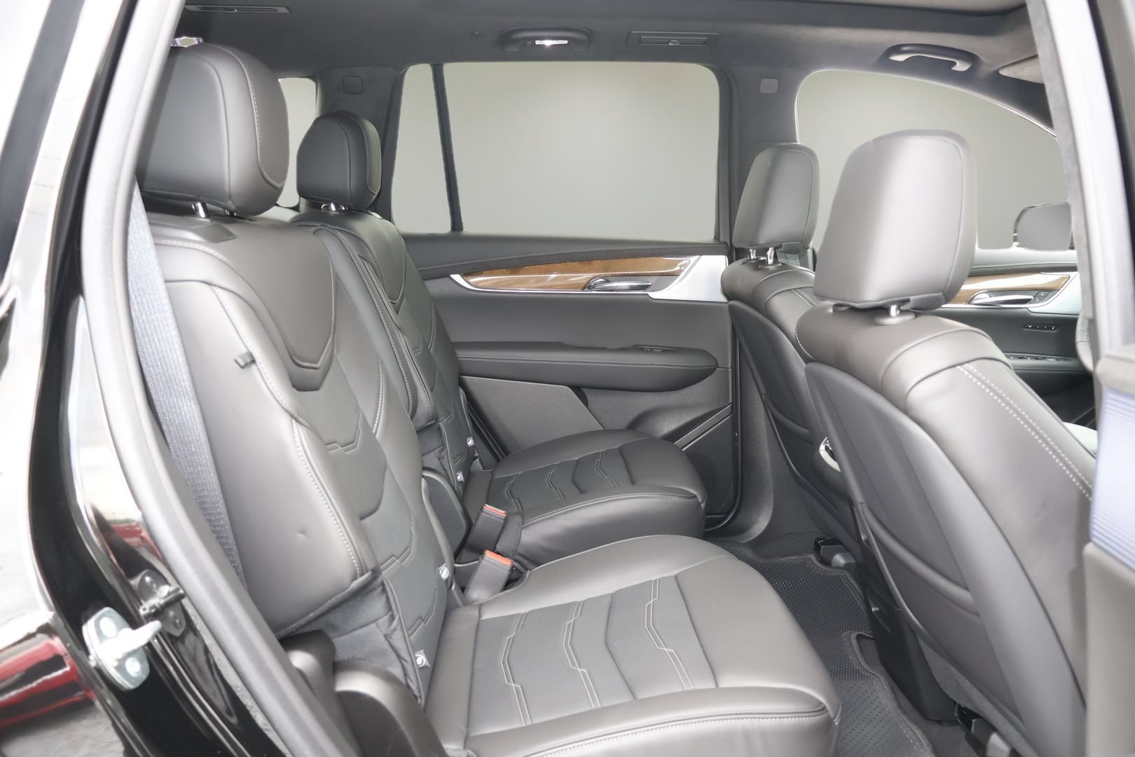 Certified 2025 Cadillac XT6 Sport w/ Platinum Package AWD/4WD image 16