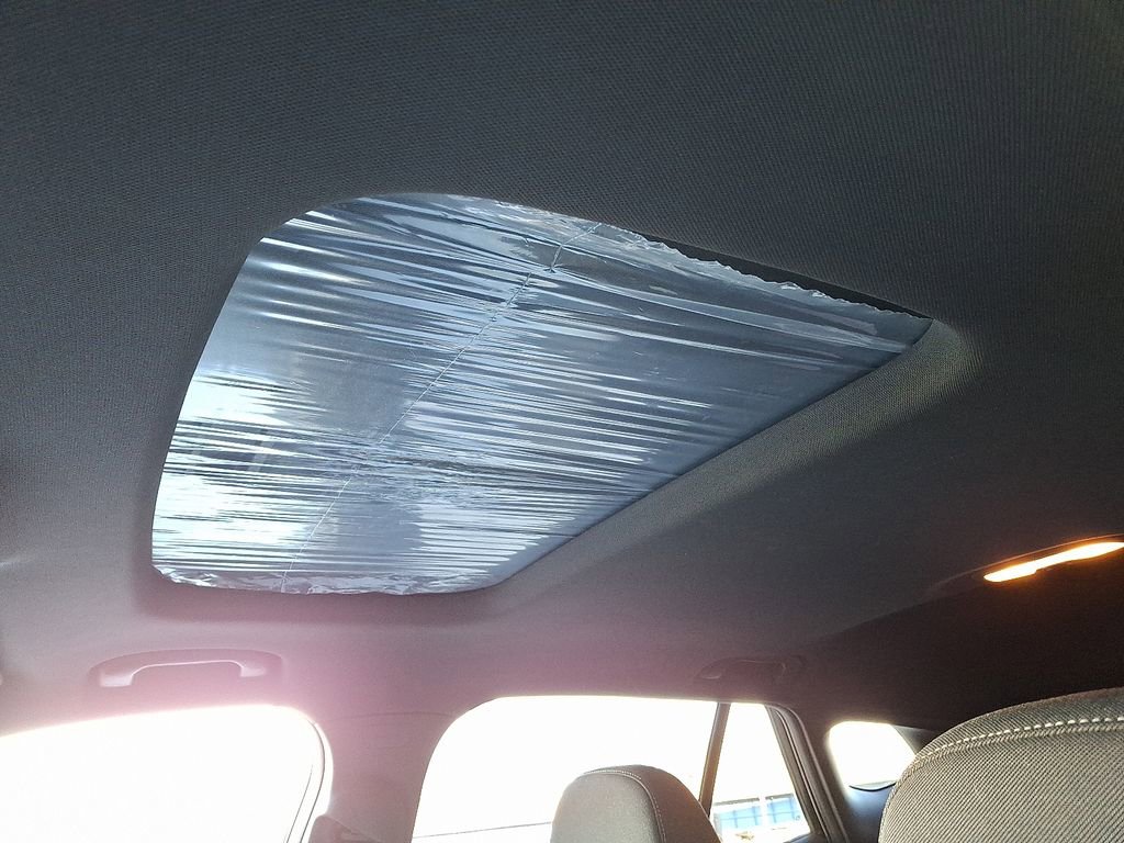 Used 2024 Chevrolet Trax RS w/ Sunroof Package FWD image 16