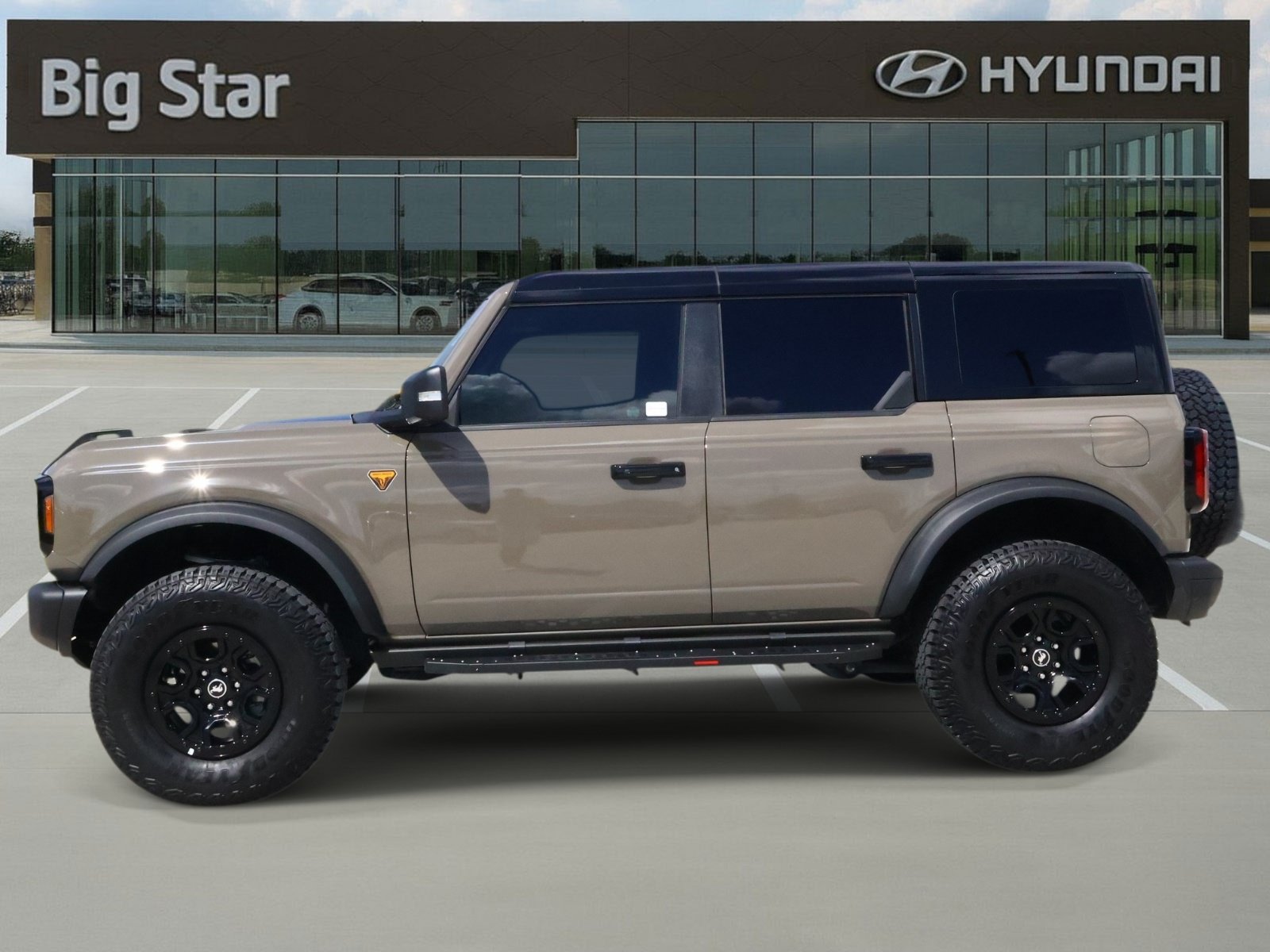 Used 2025 Ford Bronco Badlands AWD/4WD image 2