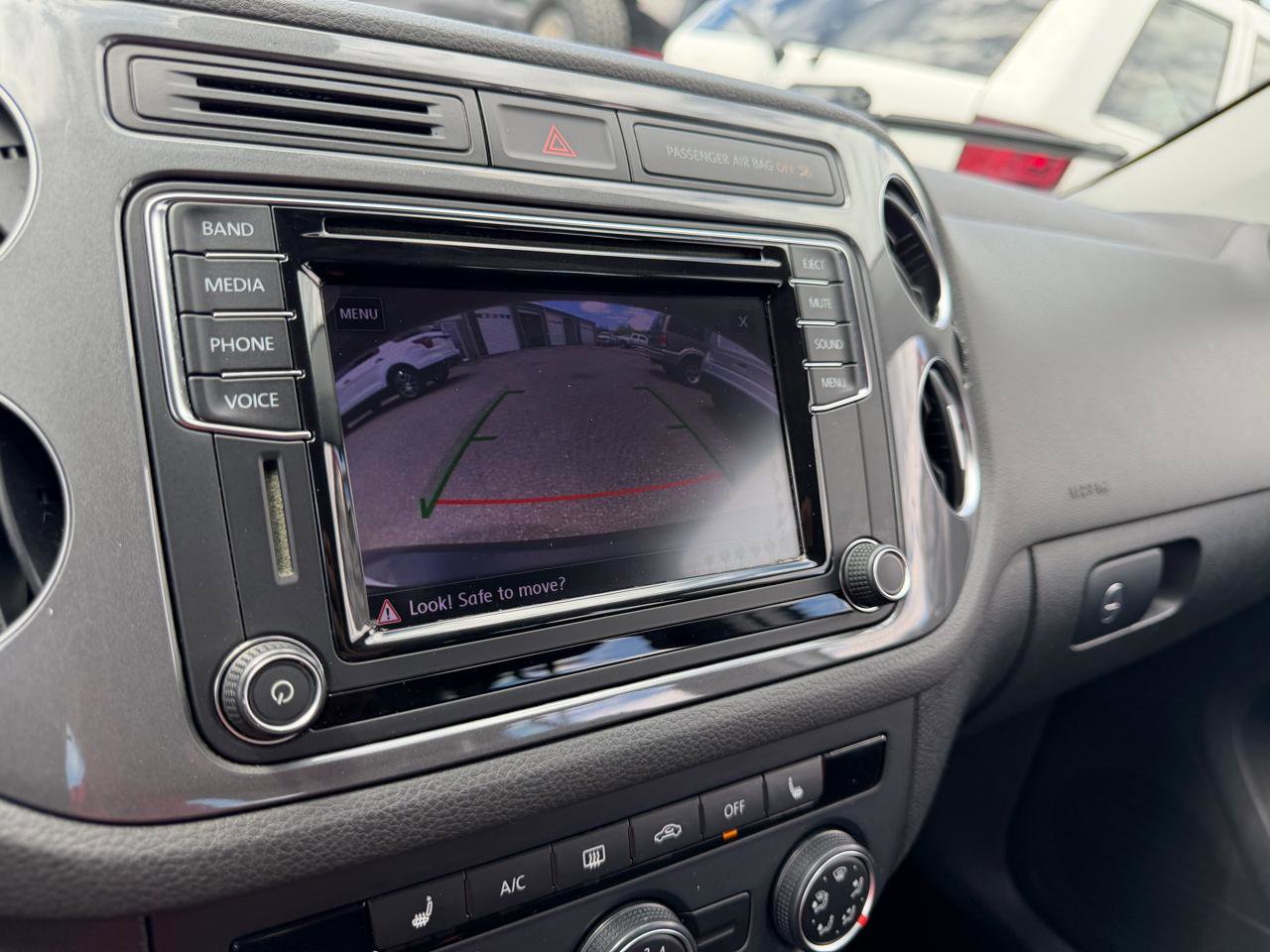 Used 2017 Volkswagen Tiguan S FWD image 29