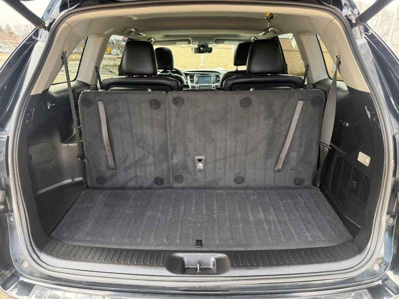 Used 2019 Toyota Highlander SE image 4