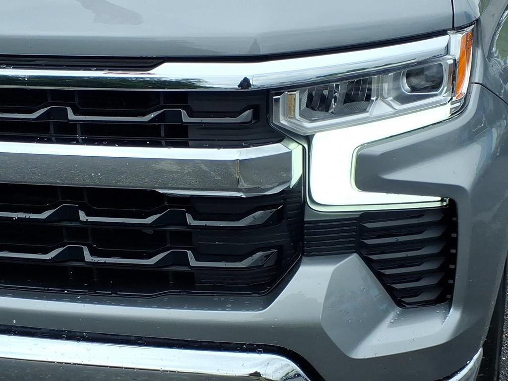 Used 2023 Chevrolet Silverado 1500 LT AWD/4WD image 8