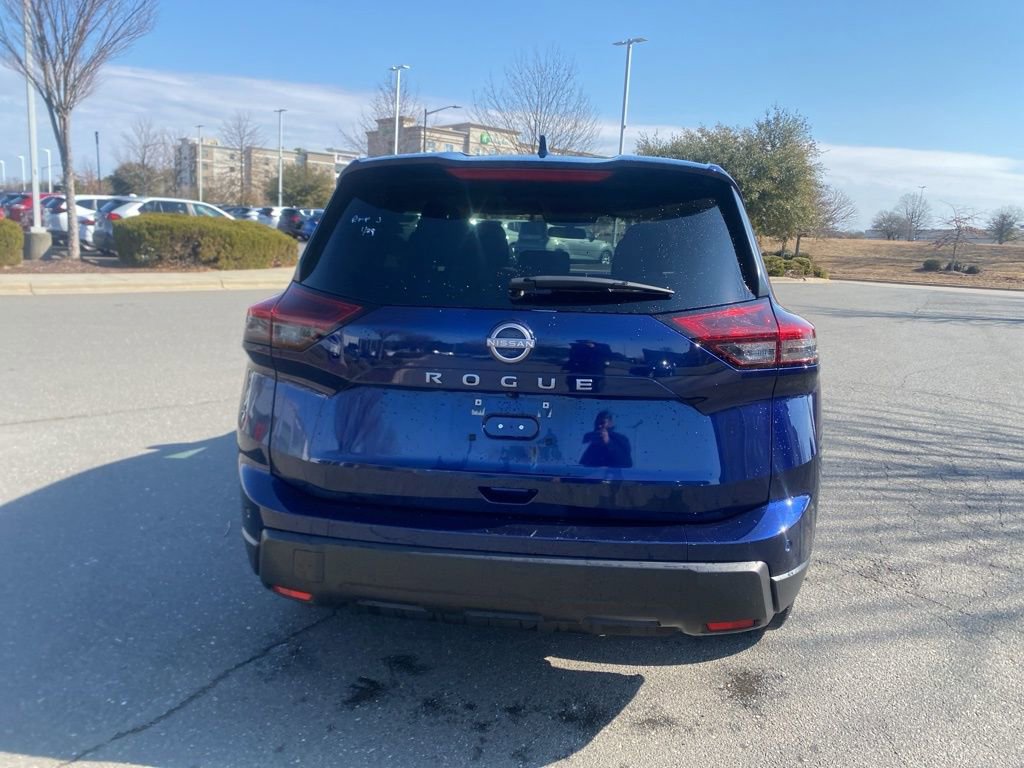 Used 2025 Nissan Rogue SV image 4