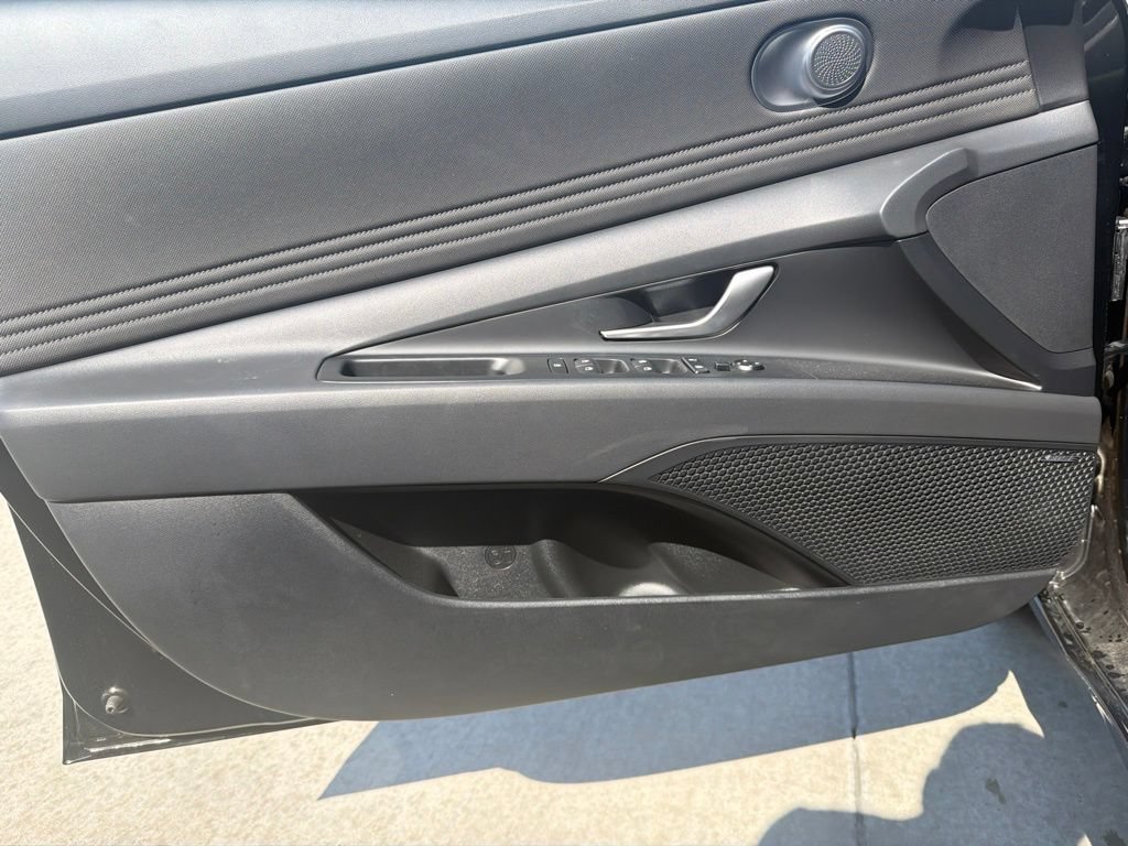 New 2026 Hyundai Elantra Limited FWD image 17