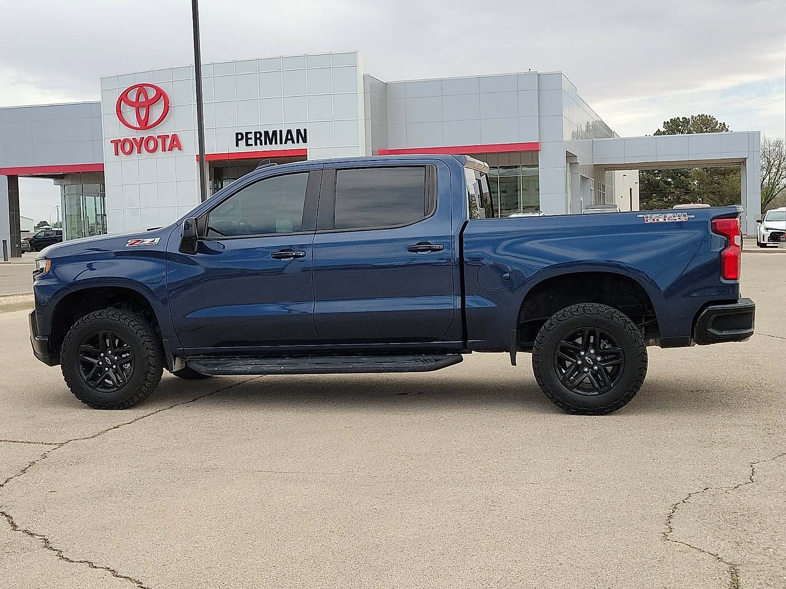 Used 2020 Chevrolet Silverado 1500 LT Trail Boss AWD/4WD image 2