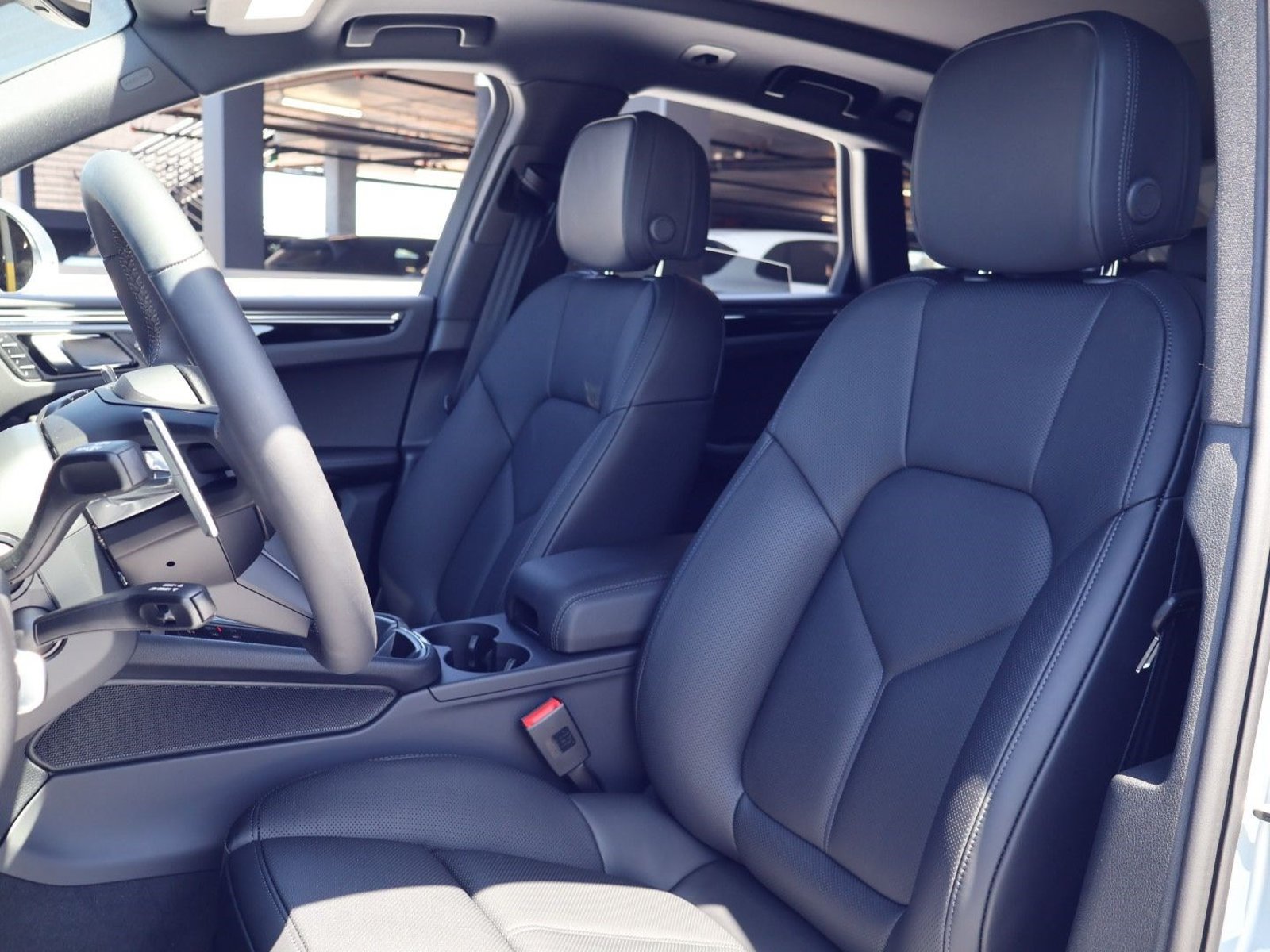 New 2026 Porsche Macan AWD/4WD image 5