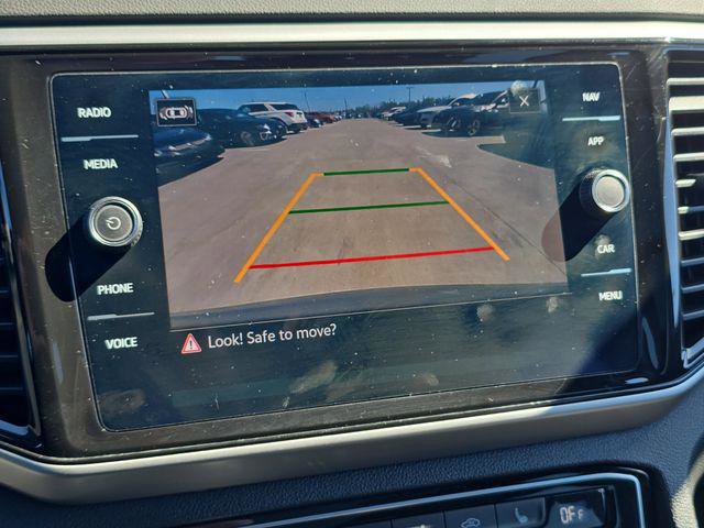 Used 2022 Volkswagen Atlas Cross Sport SEL R-Line AWD/4WD image 26