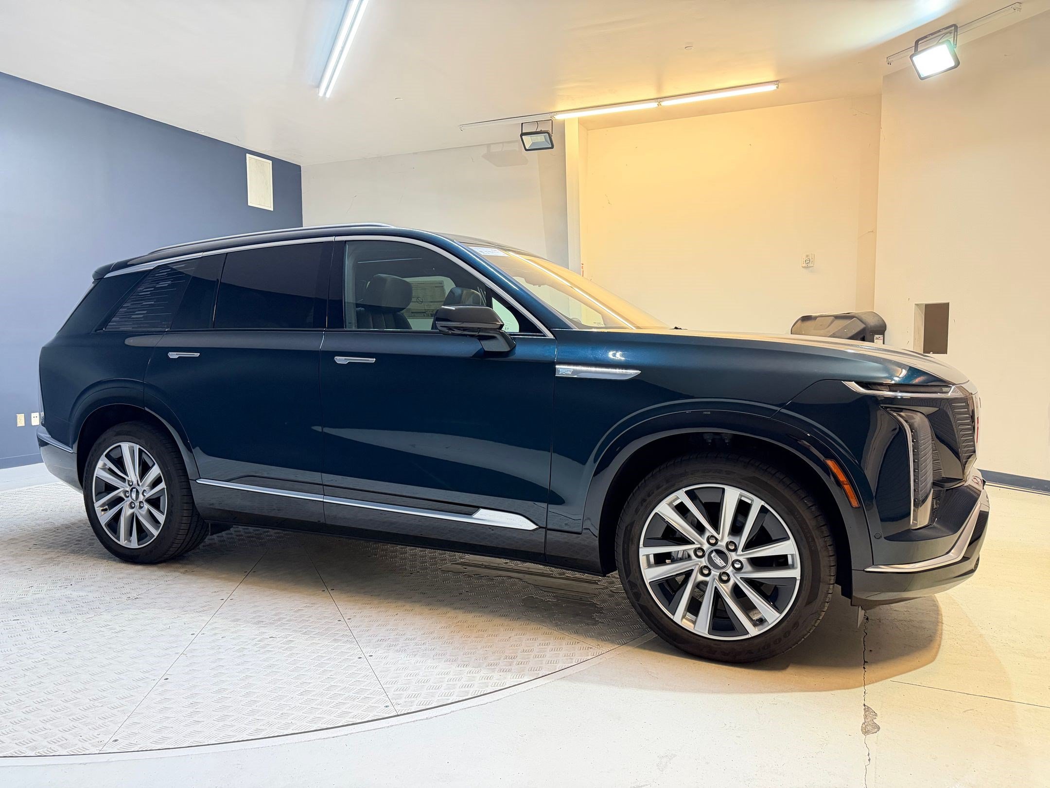 New 2026 Cadillac Vistiq Luxury AWD/4WD image 7