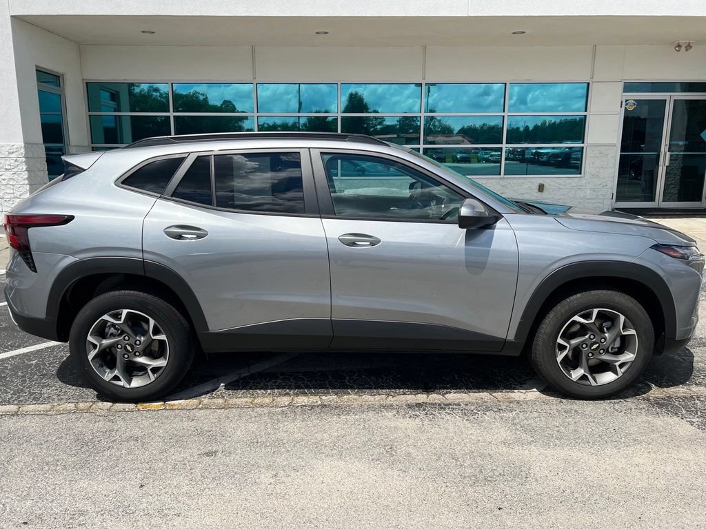Used 2025 Chevrolet Trax LT FWD video 3