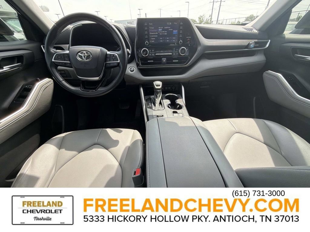 Used 2021 Toyota Highlander XLE FWD image 21