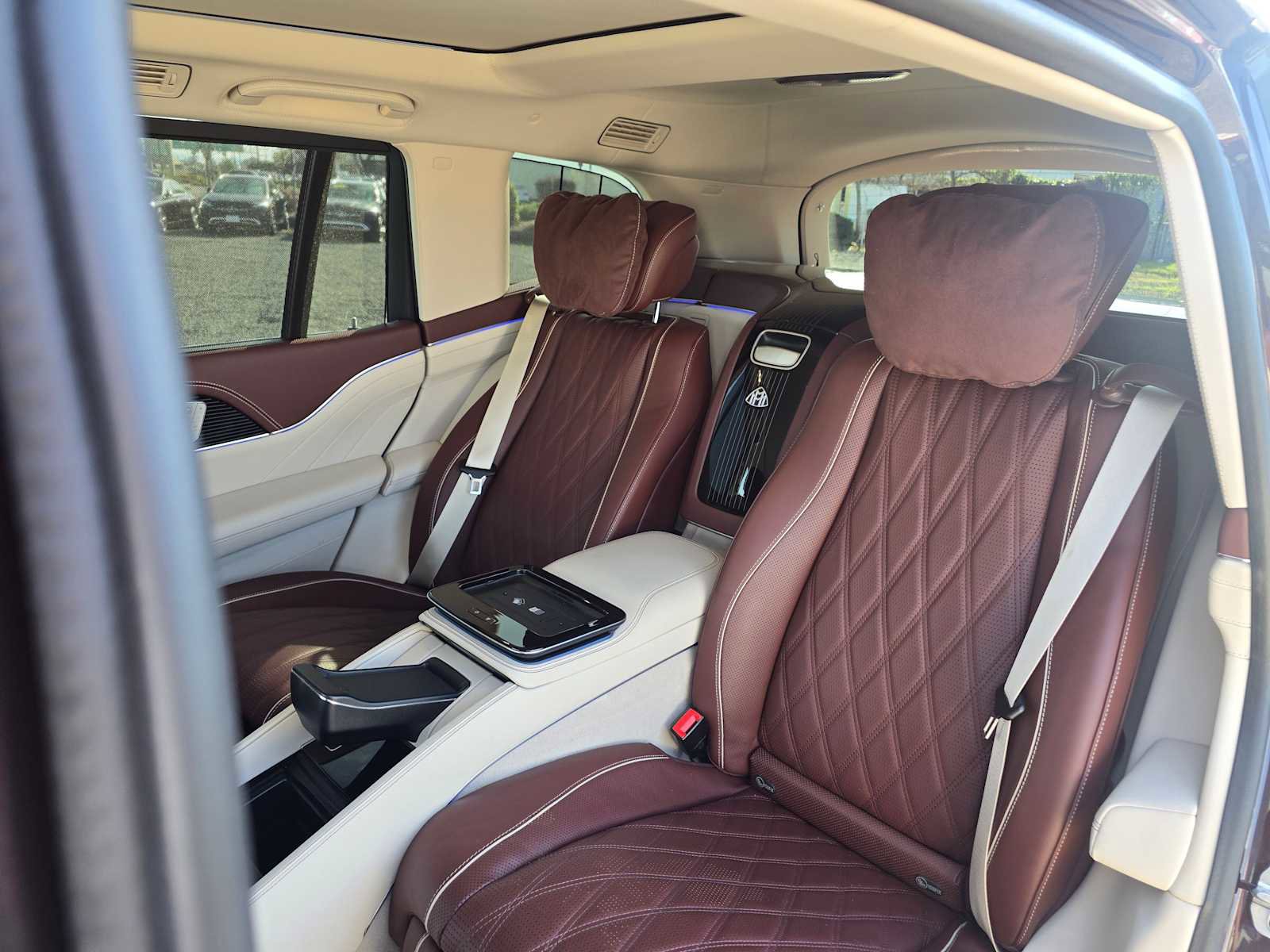 Used 2024 Mercedes-Benz Maybach GLS 600 4MATIC image 20