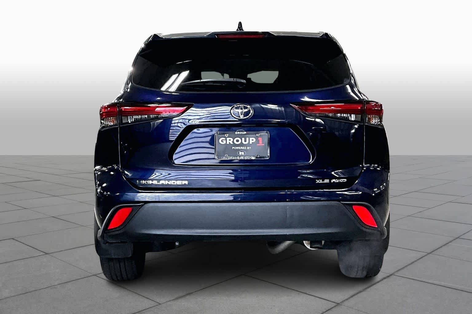 Used 2023 Toyota Highlander XLE AWD/4WD image 5