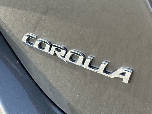 Used 2018 Toyota Corolla LE FWD image 12