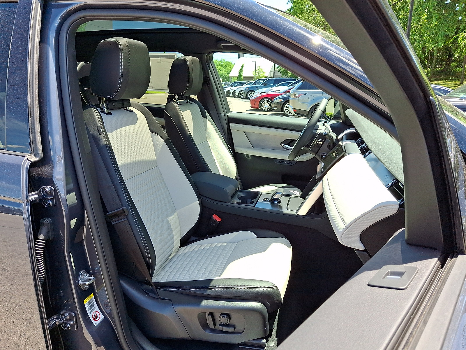 New 2026 Land Rover Discovery Sport Landmark AWD/4WD image 3