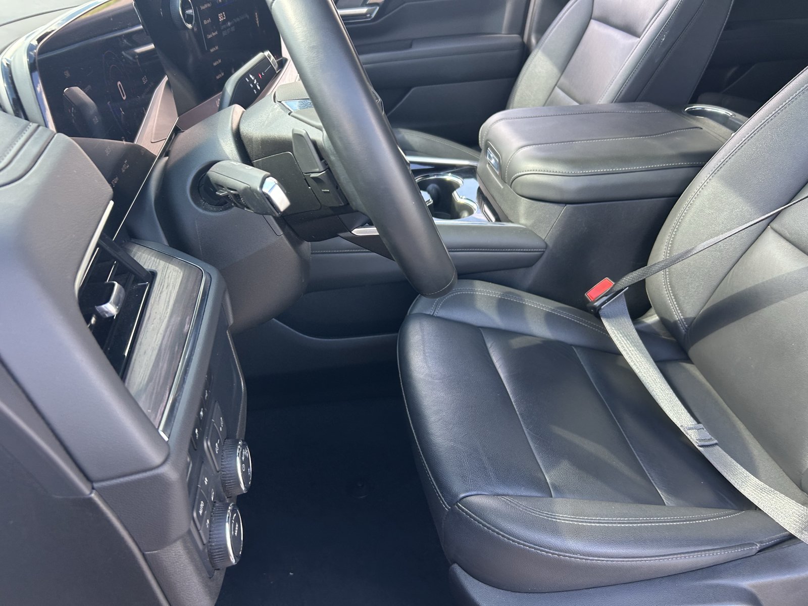 Used 2025 Chevrolet Tahoe LT AWD/4WD image 14
