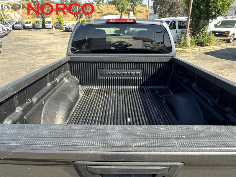 Used 2023 Nissan Frontier SV w/ Technology Package RWD image 5