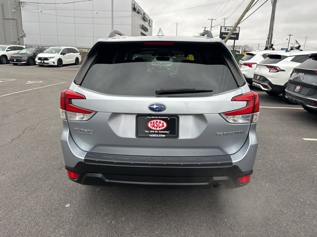Used 2021 Subaru Forester Premium image 7