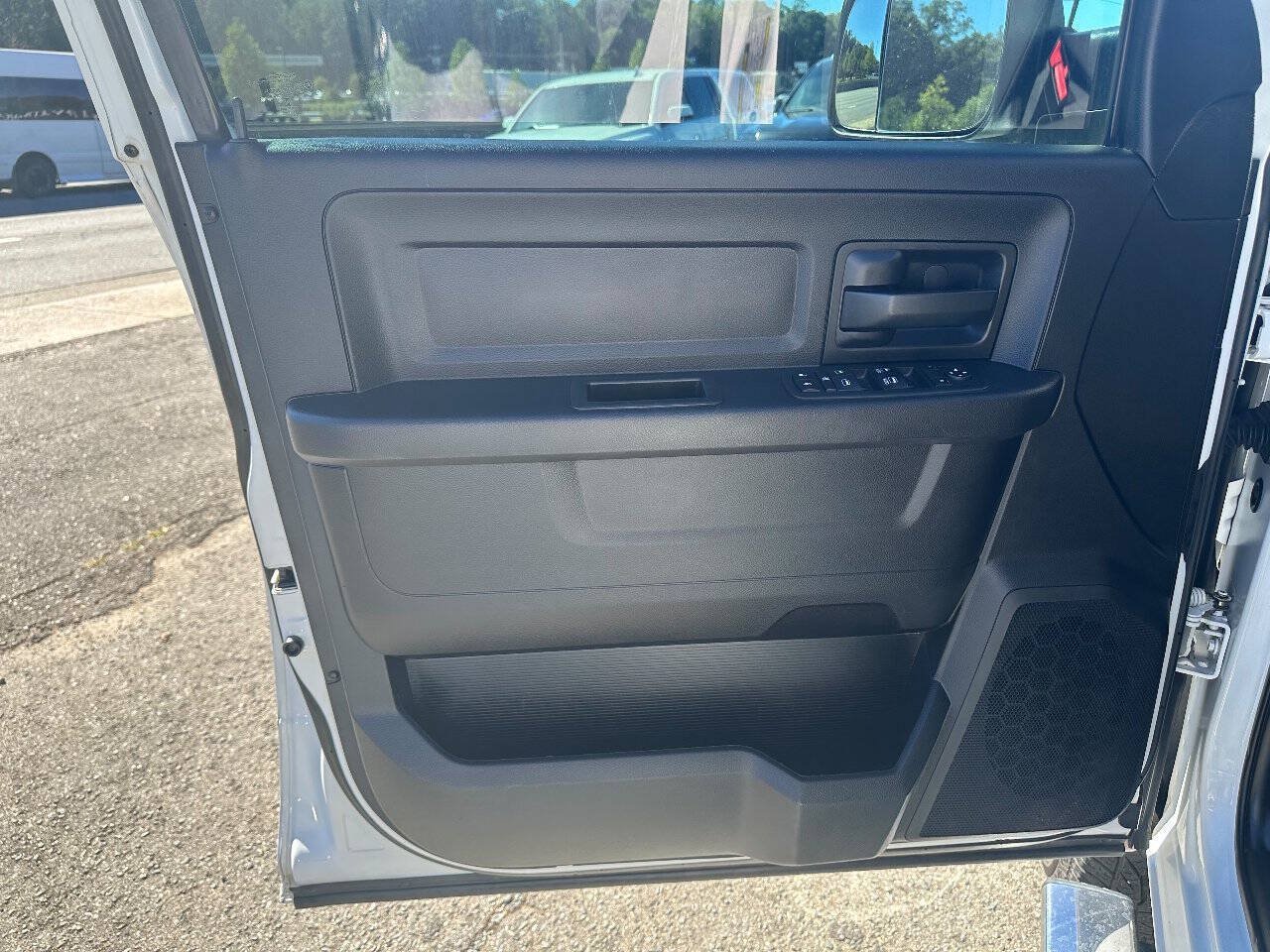 Used 2017 RAM 2500 Tradesman w/ Chrome Appearance Group AWD/4WD image 8