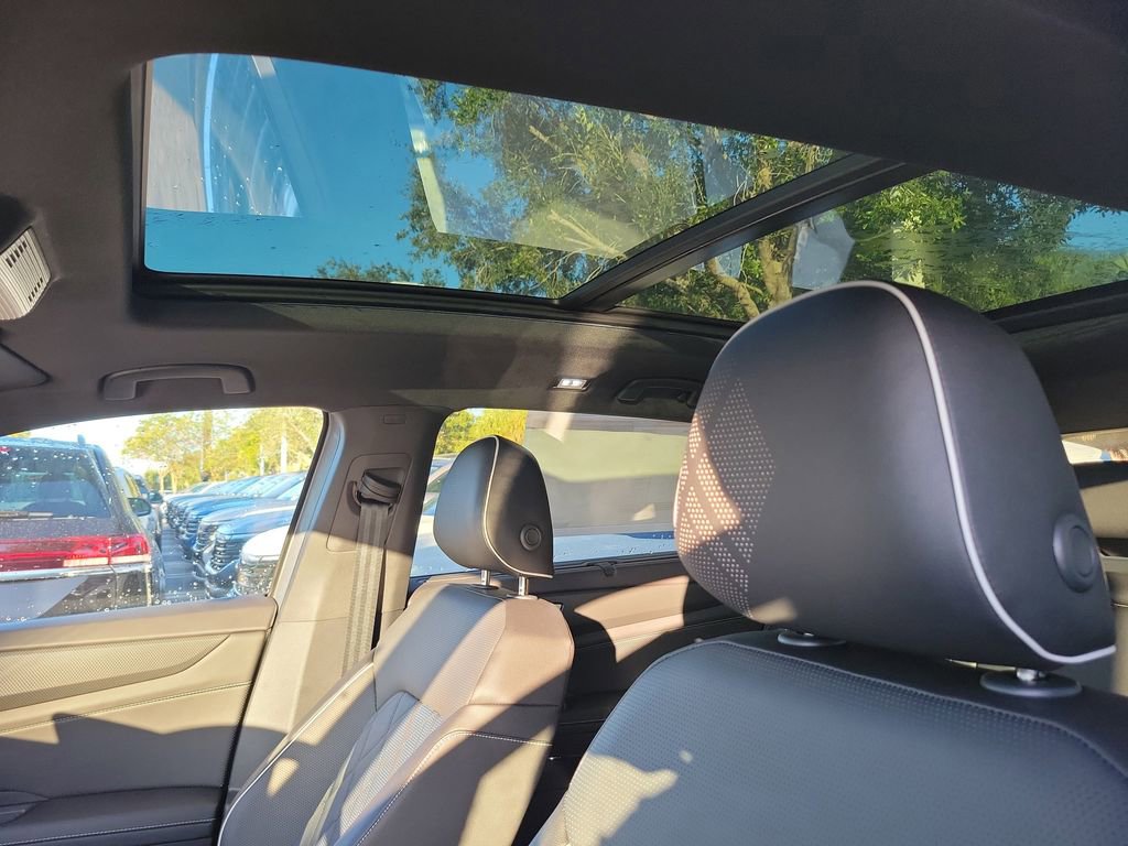 New 2026 Volkswagen Atlas Cross Sport SEL Premium R-Line image 8