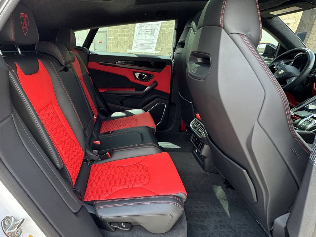 Used 2022 Lamborghini Urus AWD/4WD image 39