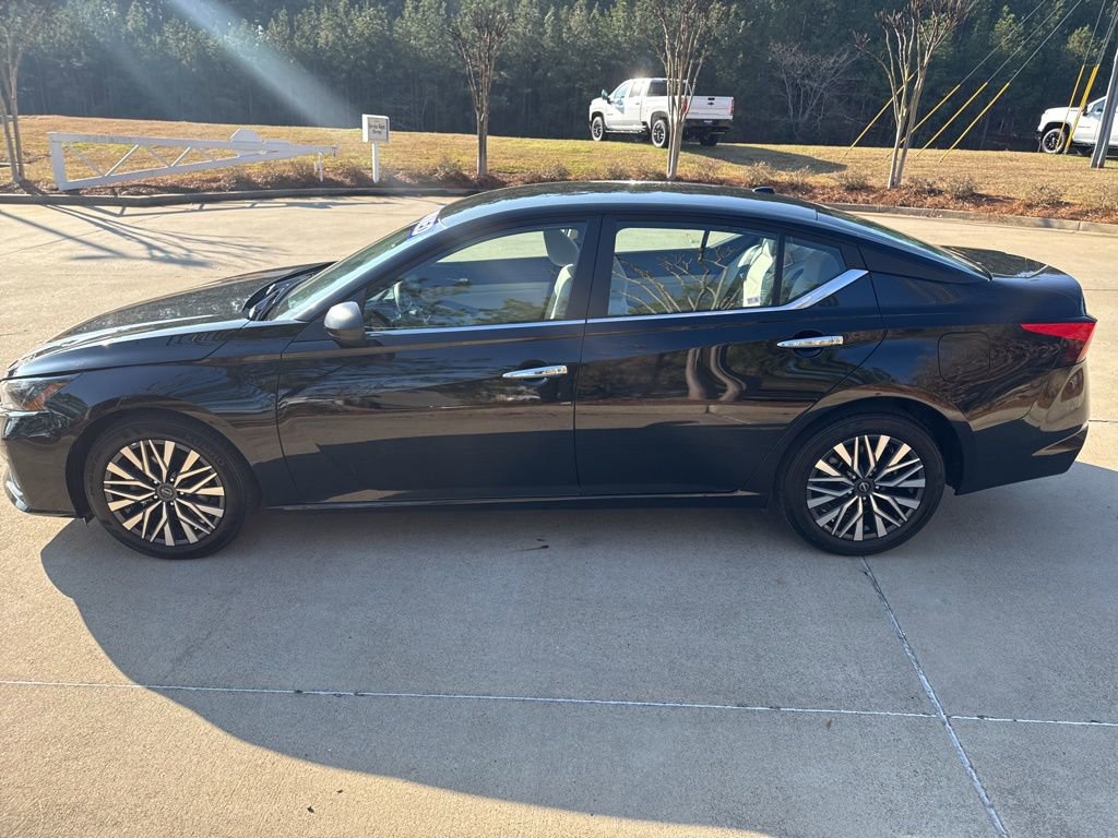 Used 2025 Nissan Altima 2.5 SV image 8