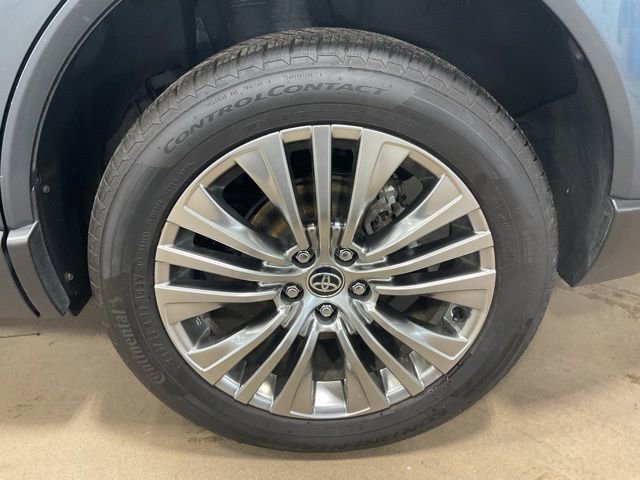 Used 2022 Toyota Venza XLE image 7