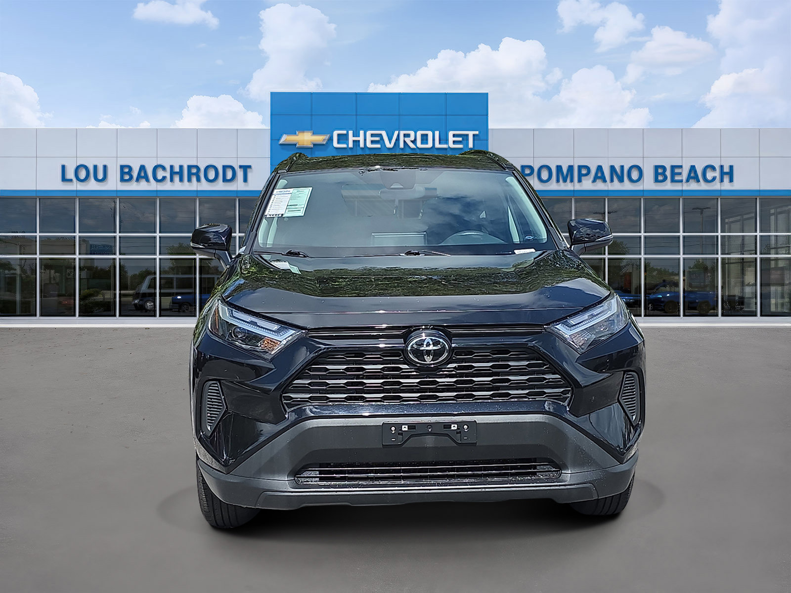 Used 2024 Toyota RAV4 XLE FWD image 2