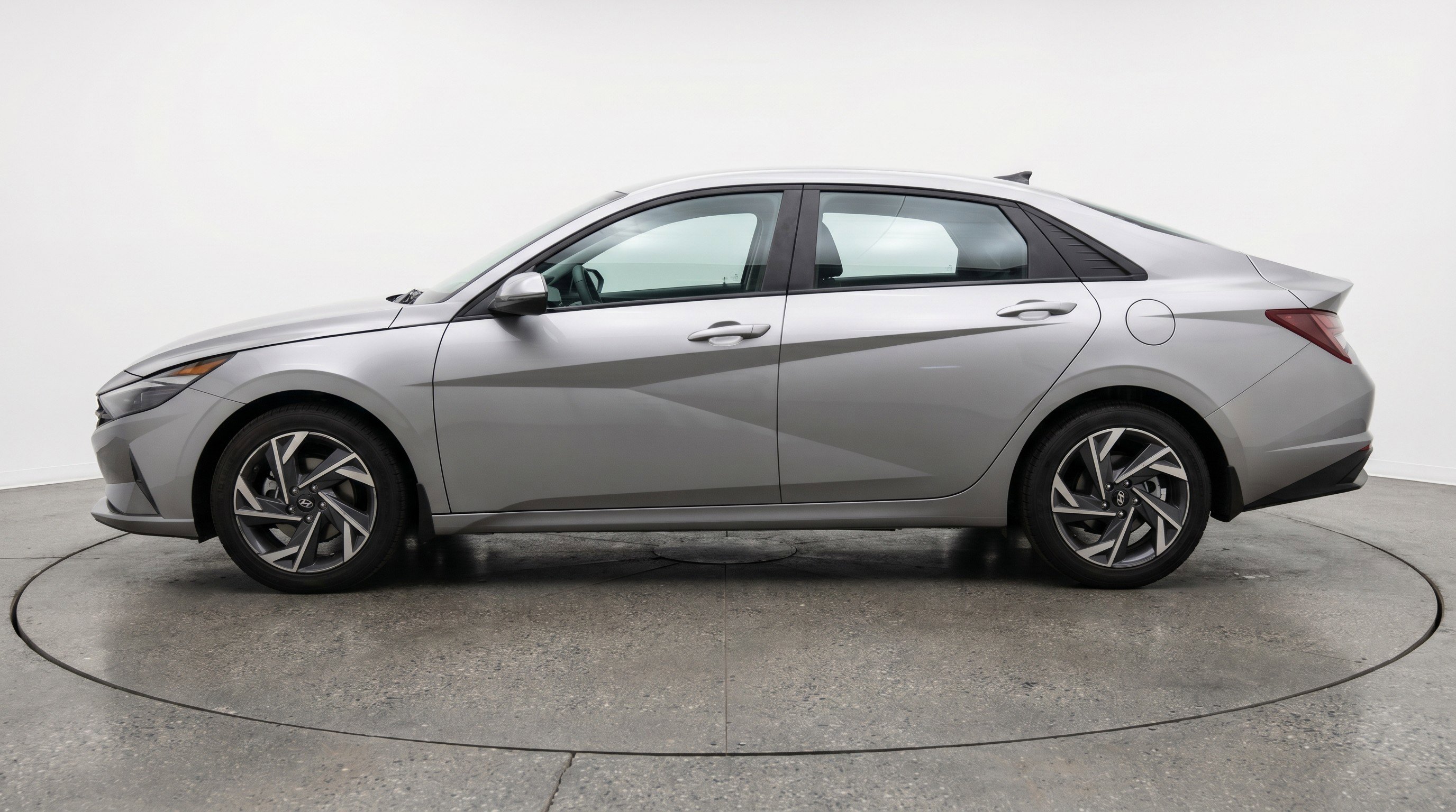 Used 2025 Hyundai Elantra SEL FWD image 5