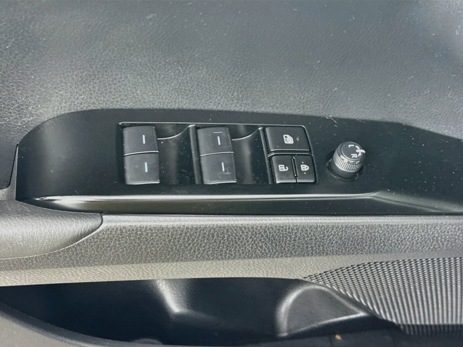 Used 2025 Toyota Camry LE w/ Convenience Package AWD/4WD image 18