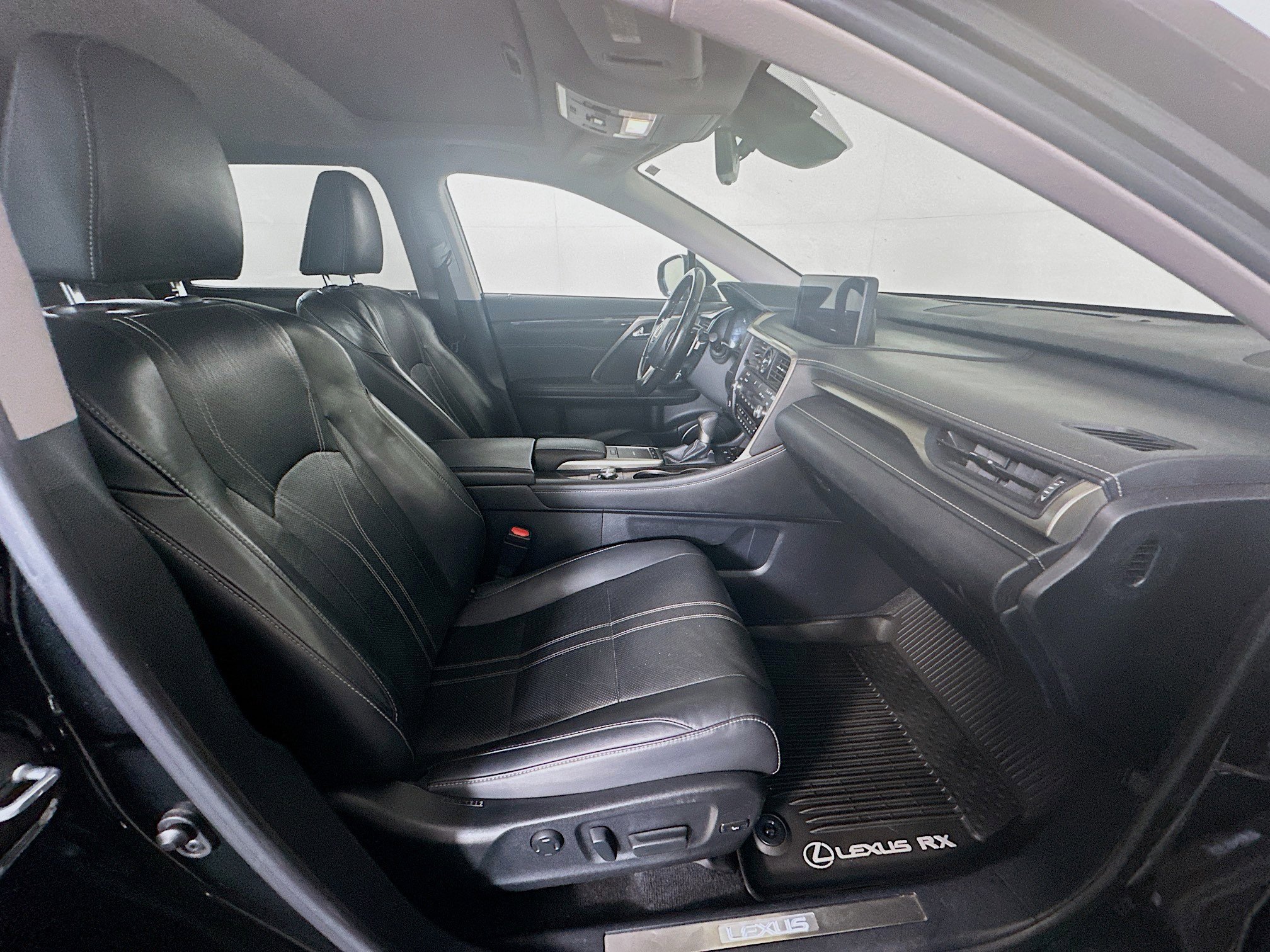 Used 2022 Lexus RX 350L Luxury image 35