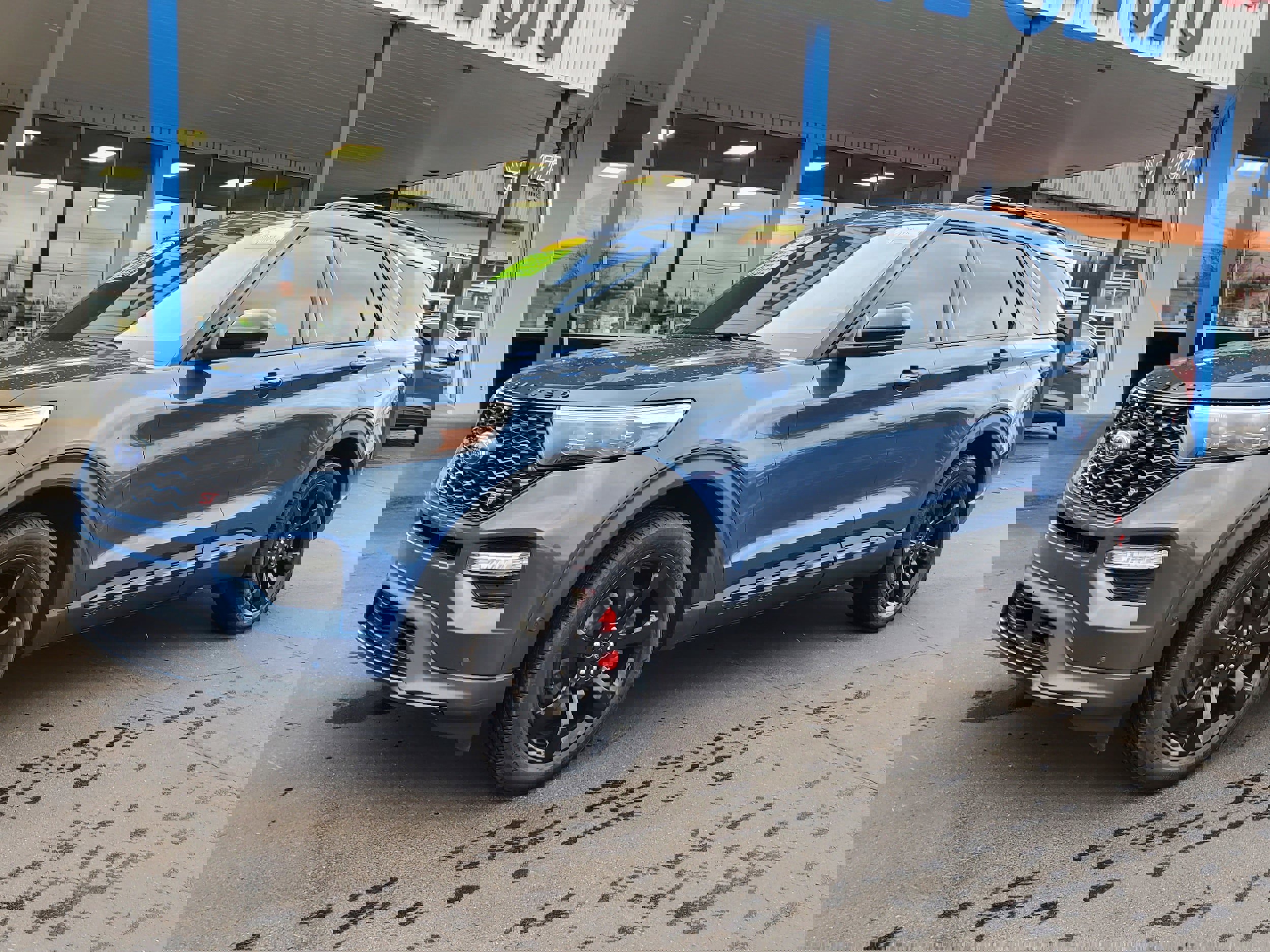 Used 2020 Ford Explorer ST w/ ST Street Pack image 2