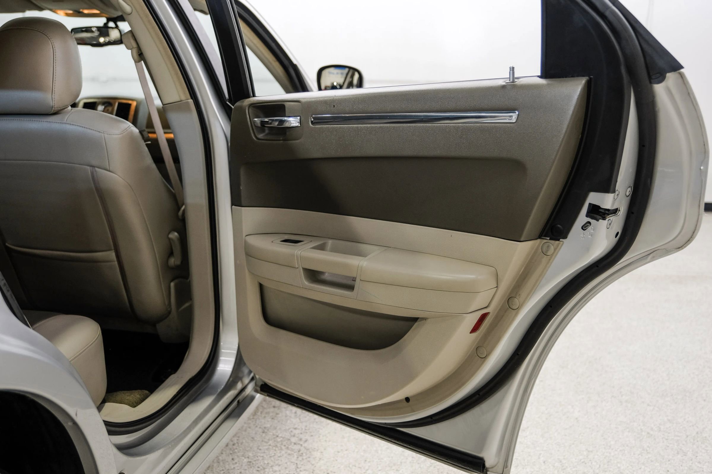 Used 2008 Chrysler 300 Touring image 47