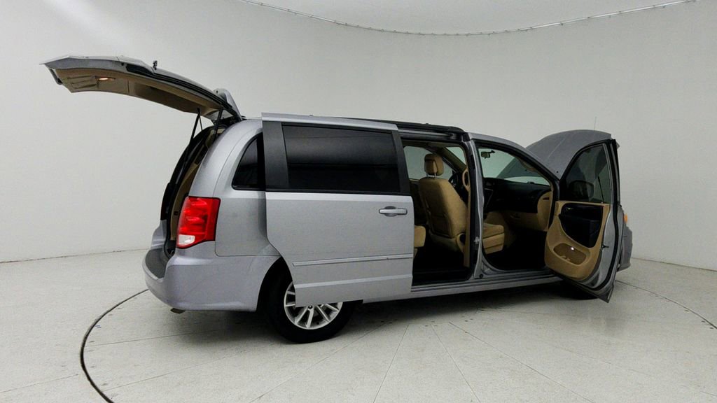 Used 2016 Dodge Grand Caravan SXT FWD image 13