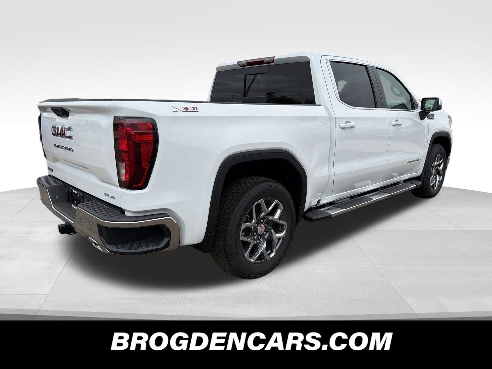 New 2026 GMC Sierra 1500 SLE AWD/4WD image 3